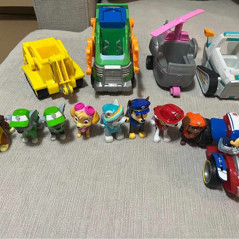Paw Patrol Colorful Rescue Team Figures and Vehicles
